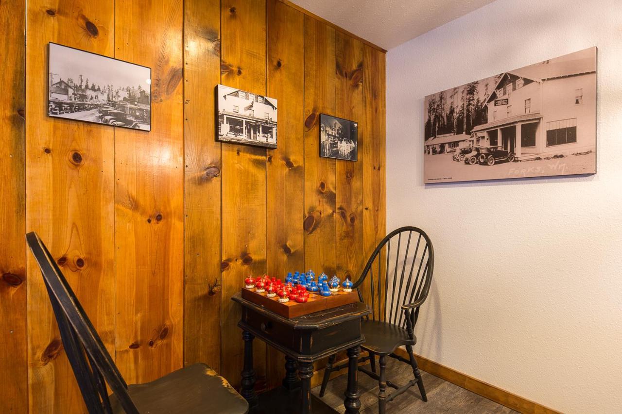 Woodland Inns Forks Buitenkant foto